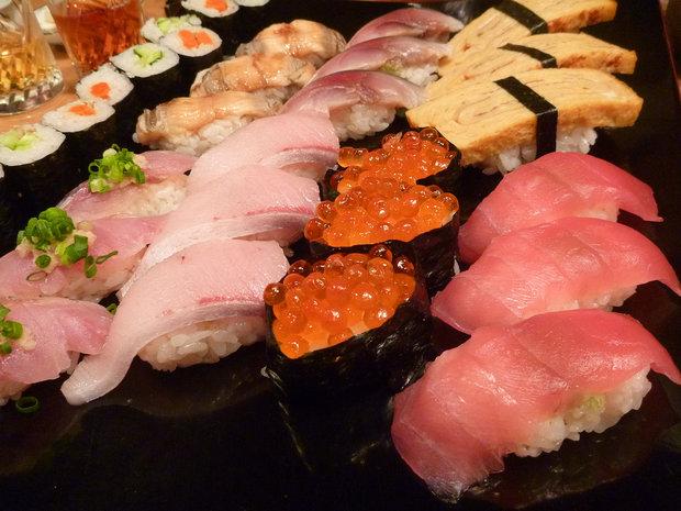 DiscoverDTLV's tweet photo. 13 Places To Satisfy Your Sushi Craving in Las Vegas  http://t.co/MrGP9gIQox #InternationalSushiDay http://t.co/nqMO9G8N2M