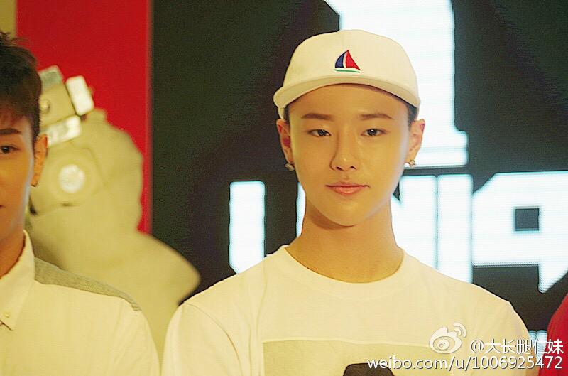 uns_unsqq's tweet photo. #UNIQ #SeungYoun #승연 
cr:logo http://t.co/OhlcUUD3Yw