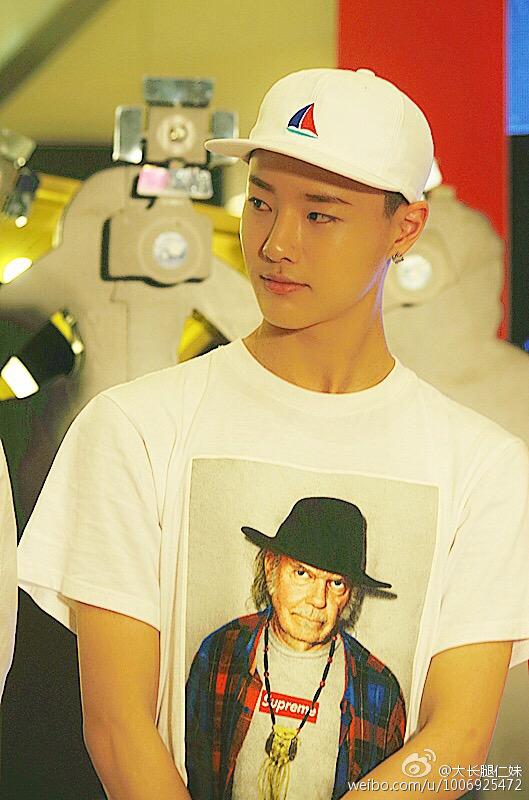 uns_unsqq's tweet photo. #UNIQ #SeungYoun #승연 
cr:logo http://t.co/IKcxuBdWWD