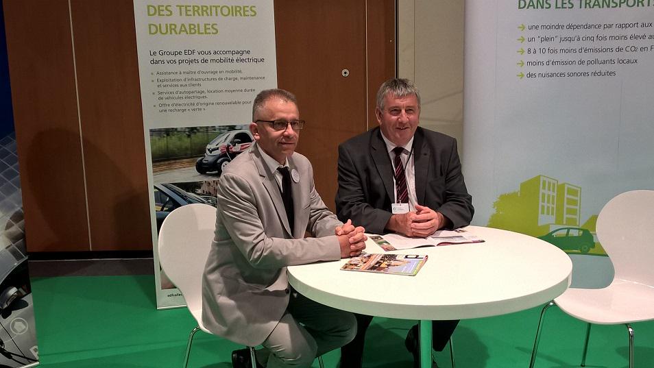 M.Lelandais président du #SDEC #Energie a rendu visite à M.Morlay sur le stand #EDF au <a href="/SalonEDD/">ElectricDrive</a> #VE #Deauville