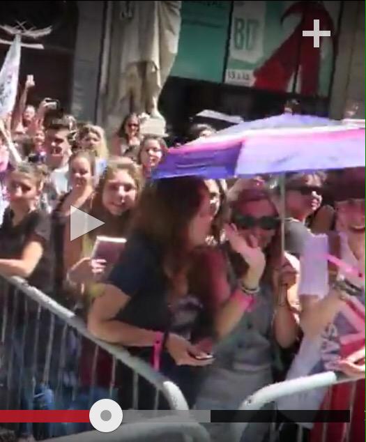 OceaneTina's tweet photo. moi et Léa on est dans le vlog  d'enjoyphoenix 😍😍😍 #enjoylyon #enjoyphoenix @enjoyphoenix ❤️❤️ @Leadams_ http://t.co/K9d5DUnLOk