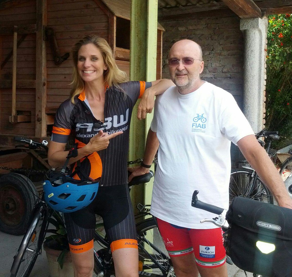FiabCremasco's tweet photo. #FiabCremasco con @filippala, #Sky e #BikeChannel nel Cremasco. Escursione durante le riprese di In bici con Filippa http://t.co/C8DE5clwET