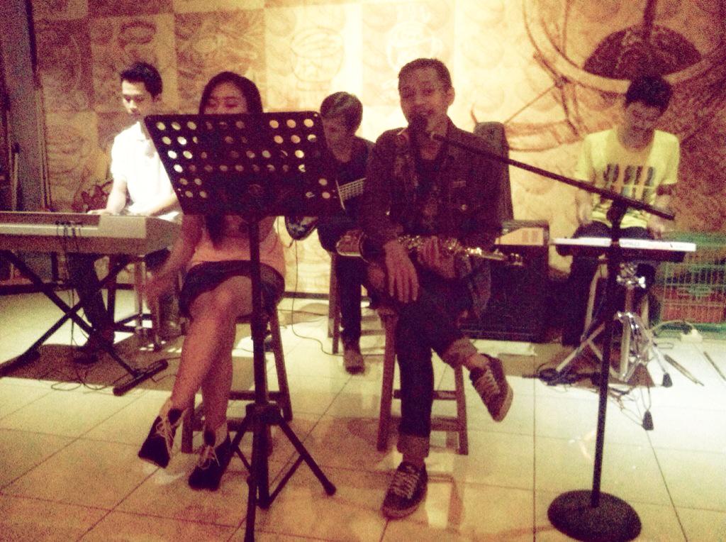 liliktog's tweet photo. @New_Hourglass jaming keren banget!!! http://t.co/ut2zl2303j