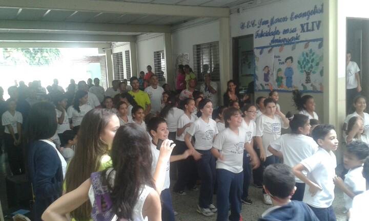 Padres_CSME's tweet photo. @Padres_CSME: Bailoterapia para los Padres en el @UECSME en la celebración del Día del Padre #FelizDia http://t.co/IneejHQ5tX