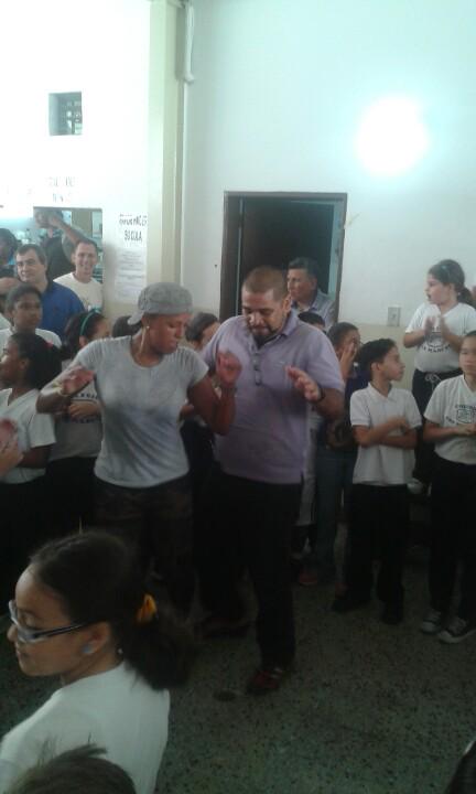 Padres_CSME's tweet photo. @Padres_CSME: Bailoterapia para los Padres en el @UECSME en la celebración del Día del Padre #FelizDia http://t.co/IneejHQ5tX