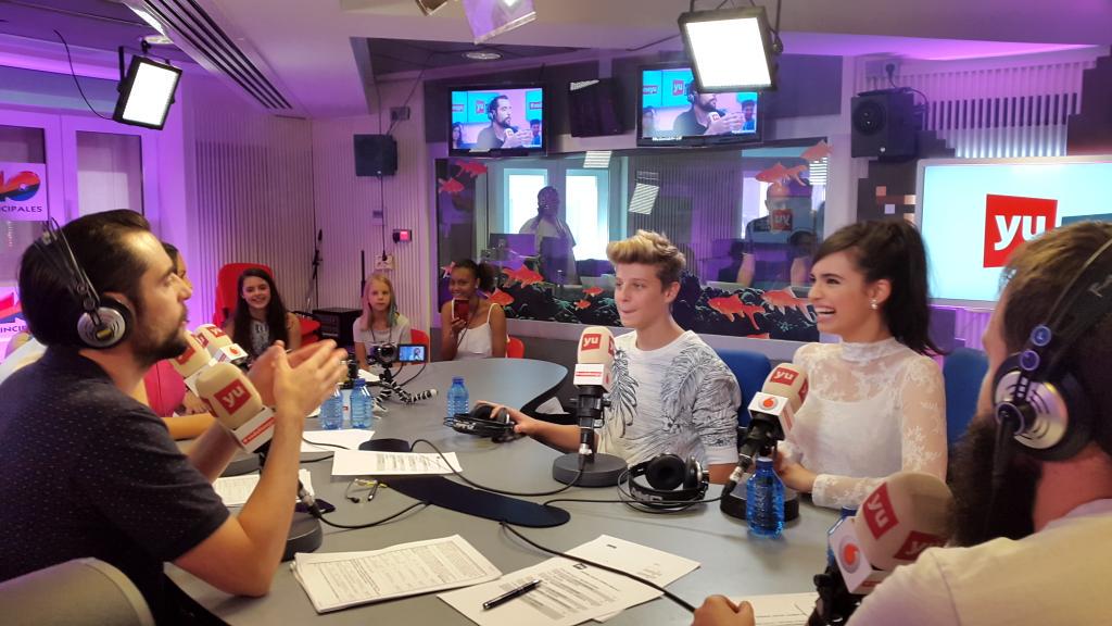 vodafoneyu's tweet photo. Ya están @calumHeaslip1 y @sofiaacarson para hablarnos d #Descendientes #descendants. Qué pintón de peli! #yuCartoon http://t.co/brTjVylvwo