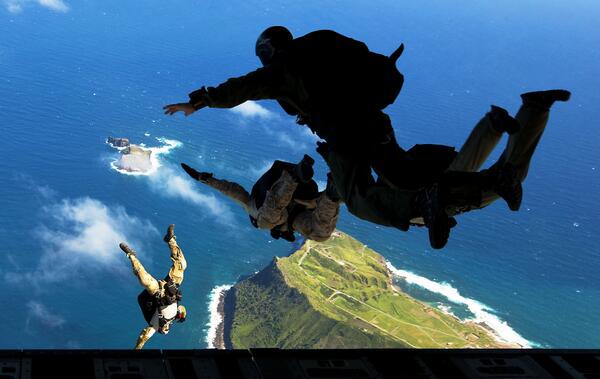 onelonesoldier's tweet photo. RT @USMarineCorps See where the #USMC can take you. #Marines http://t.co/MrorJB3r2R http://t.co/qi1CcT2yuM