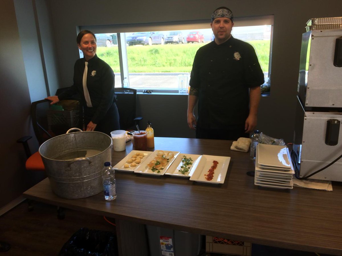 DeborahLPage's tweet photo. @kdcatering getting ready for the ladies @HabitatNS Steele Toes &amp; Stilettos. http://t.co/5w3HgqDYrg
