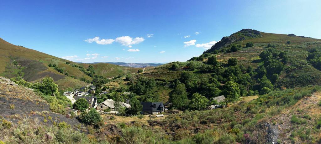 FresnedeloHome's tweet photo. Así de bonito está #Fresnedelo 😊 #Pueblo #Viajar #Paraíso #ElBierzo #Fornela #Naturaleza http://t.co/UvCIHwku5i