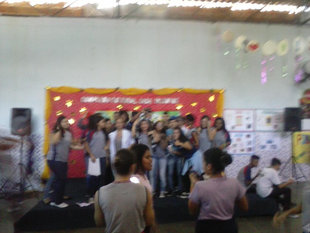 giuliafreitas40's tweet photo. Hj na escola q trabalho chato http://t.co/eBphRepFe0