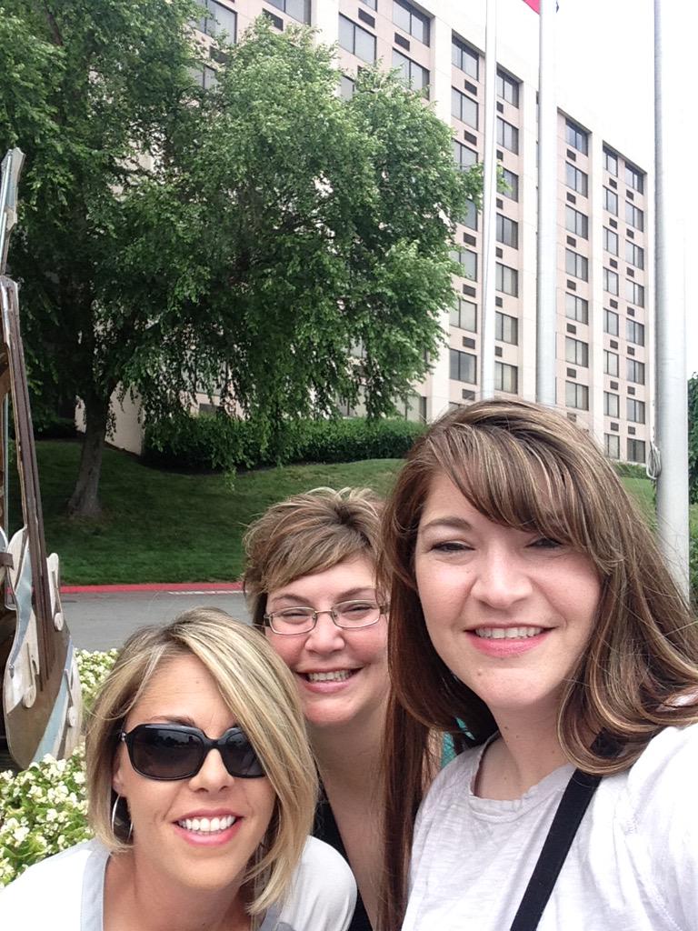 CarrieThomas138's tweet photo. #utopYA2015 #goodtimes #willbereadingALOT @carla_hammons @candacejolly3 http://t.co/V45y3wgAVZ