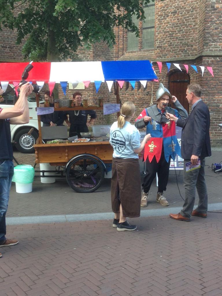 Het was weer een geslaagde haringparty bij <a href="/DeRozelaar/">De Rozelaar</a>