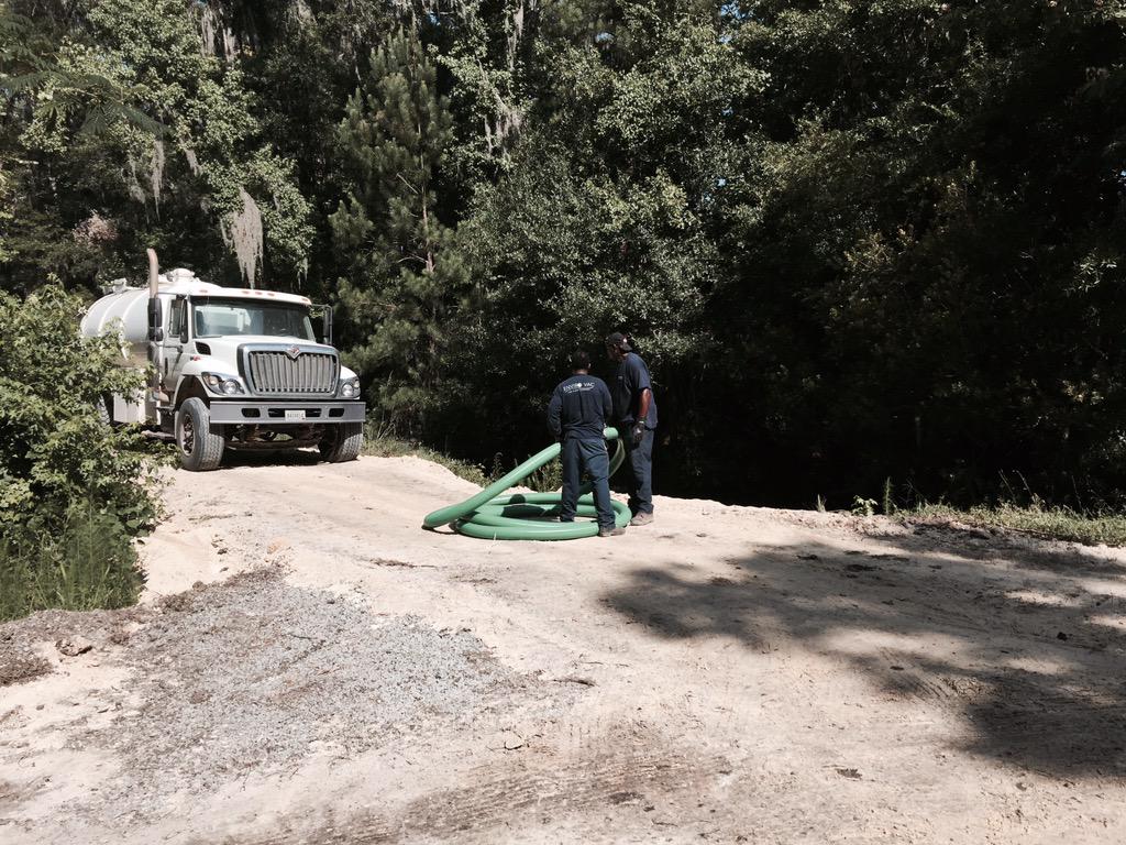 RaqLeeRod's tweet image. Crews are cleaning up a 10,000 gallon sewage spill in Pooler.