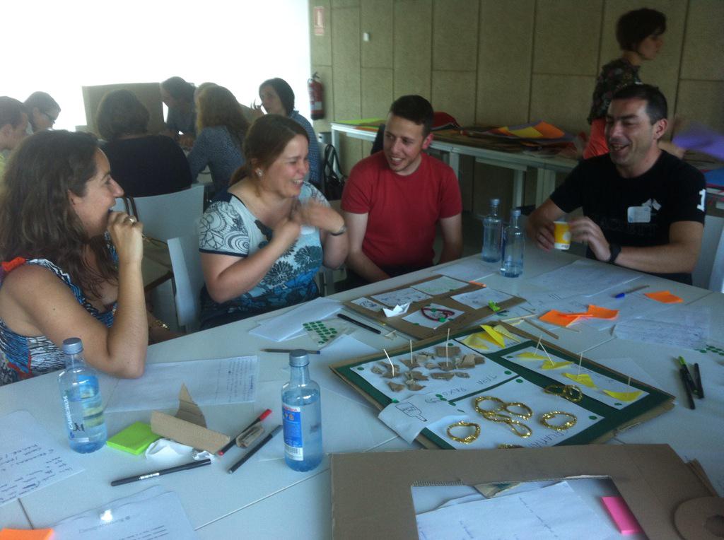 A punto de vender los prototipos a los clientes #designthinking #storytelling #designthinking #galicia <a href="/Dthinkingal/">DesignThinking.gal</a>