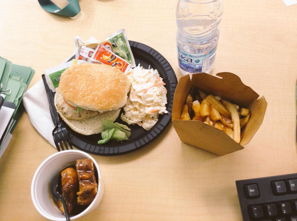 dcadrianax's tweet photo. This cannot be possible PD Day @durhamcollege extremely delicious! 🍴🍔🍟🍰 http://t.co/8Anz7f5FLf