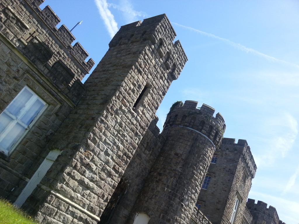 Tracy_Newydd's tweet photo. @NewyddHousing - such a fab setting at #fesTYval today! #brilliantday #lovingthecreativity โบ http://t.co/PVGwt4GD9W