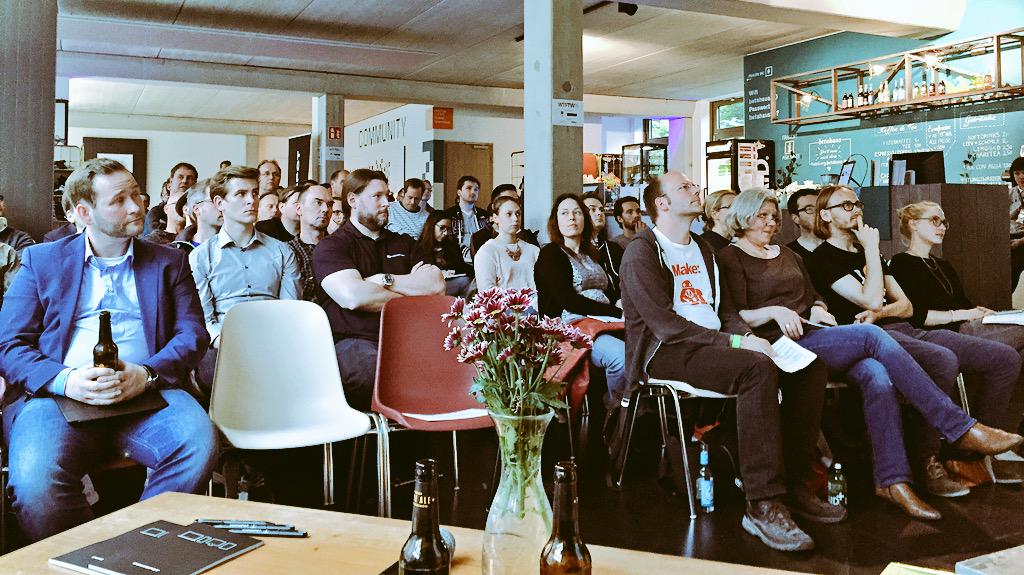 gregorgross's tweet photo. #wtftw @betahausHH hat begonnen. http://t.co/L6LkiGiYSd