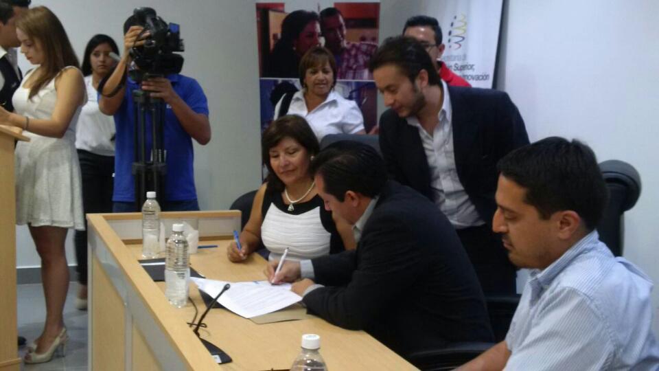 EduSuperiorEc's tweet photo. #Fishcorp #LaFabril #Induatun #Oceanfish #Serviterra y @APortuariaManta apoyan la educación teórico-práctica. http://t.co/7JEXNB0dzT