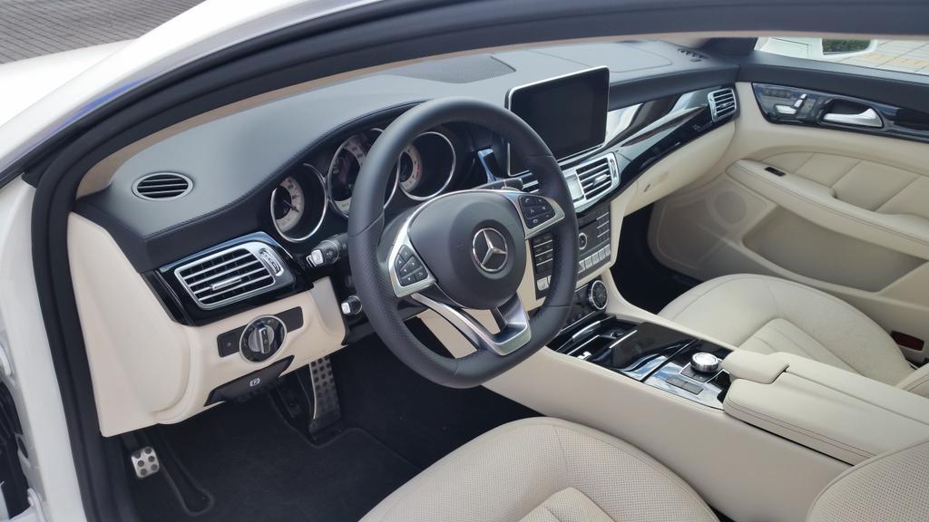 rajmax63's tweet photo. Perverzija ful koža ručni rad unutrašnjost #MercedesBenz #CLS350 #AMG #MikoM @branevlatkovic http://t.co/FRkEj8bqKL