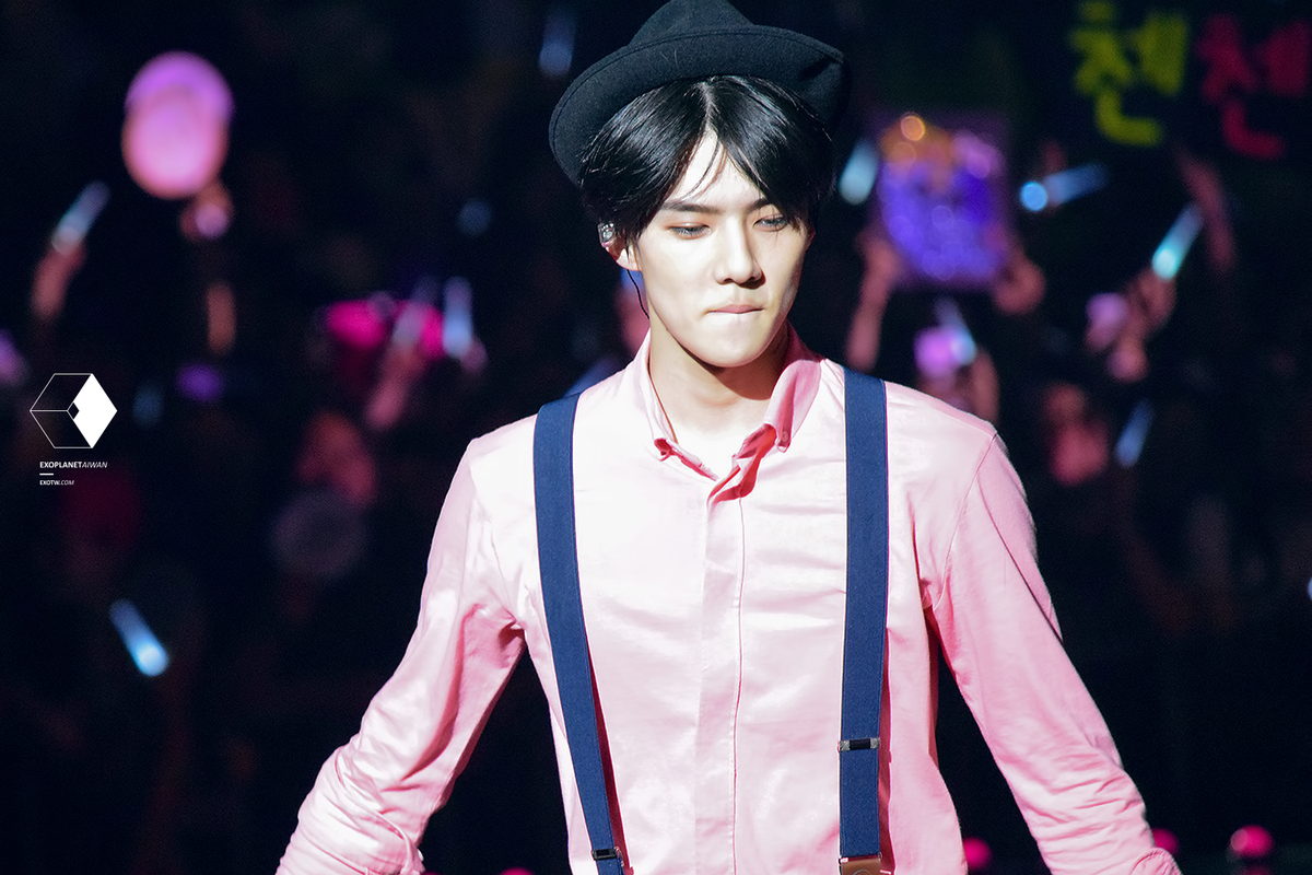 EXOPtw's tweet photo. [UPDATA] 150612 EXO PLANET #2 - The EXO’ luXion IN TAIPEI #EXO 
http://t.co/omXFkFxVkI http://t.co/B9wU13DqoO