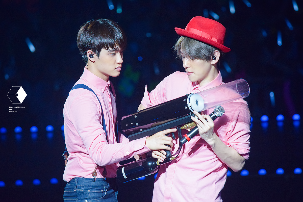 EXOPtw's tweet photo. [UPDATA] 150612 EXO PLANET #2 - The EXO’ luXion IN TAIPEI #EXO 
http://t.co/omXFkFxVkI http://t.co/B9wU13DqoO