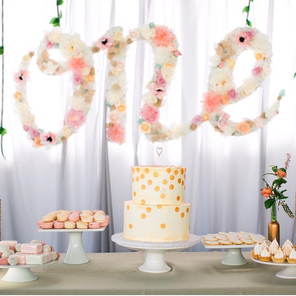 stevenlamphoto's tweet image. Loving this first birthday event design by @perfectevents floral by @fleuretica #Dojanchi #KoreanBirthday #Cake