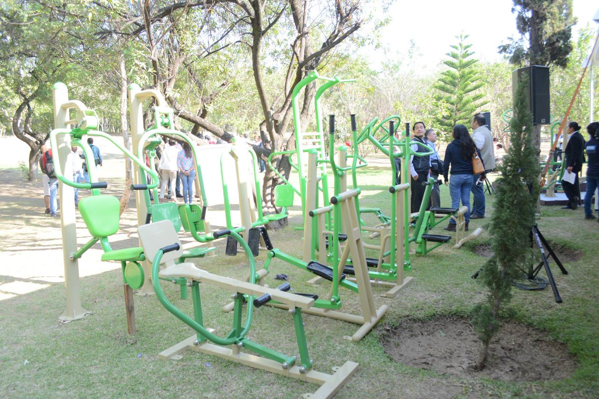 chucholox's tweet photo. El Edil de @SColotepec Carmelo Cruz, promueve el deporte, en ese importante Municipio @GabinoCue @conade #Colotepec. http://t.co/YjTqbwv7Lk