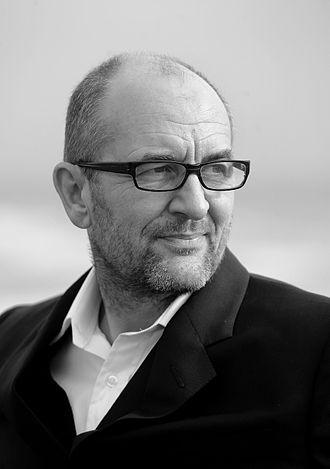 Happy birthday to actor Ralph Brown.      