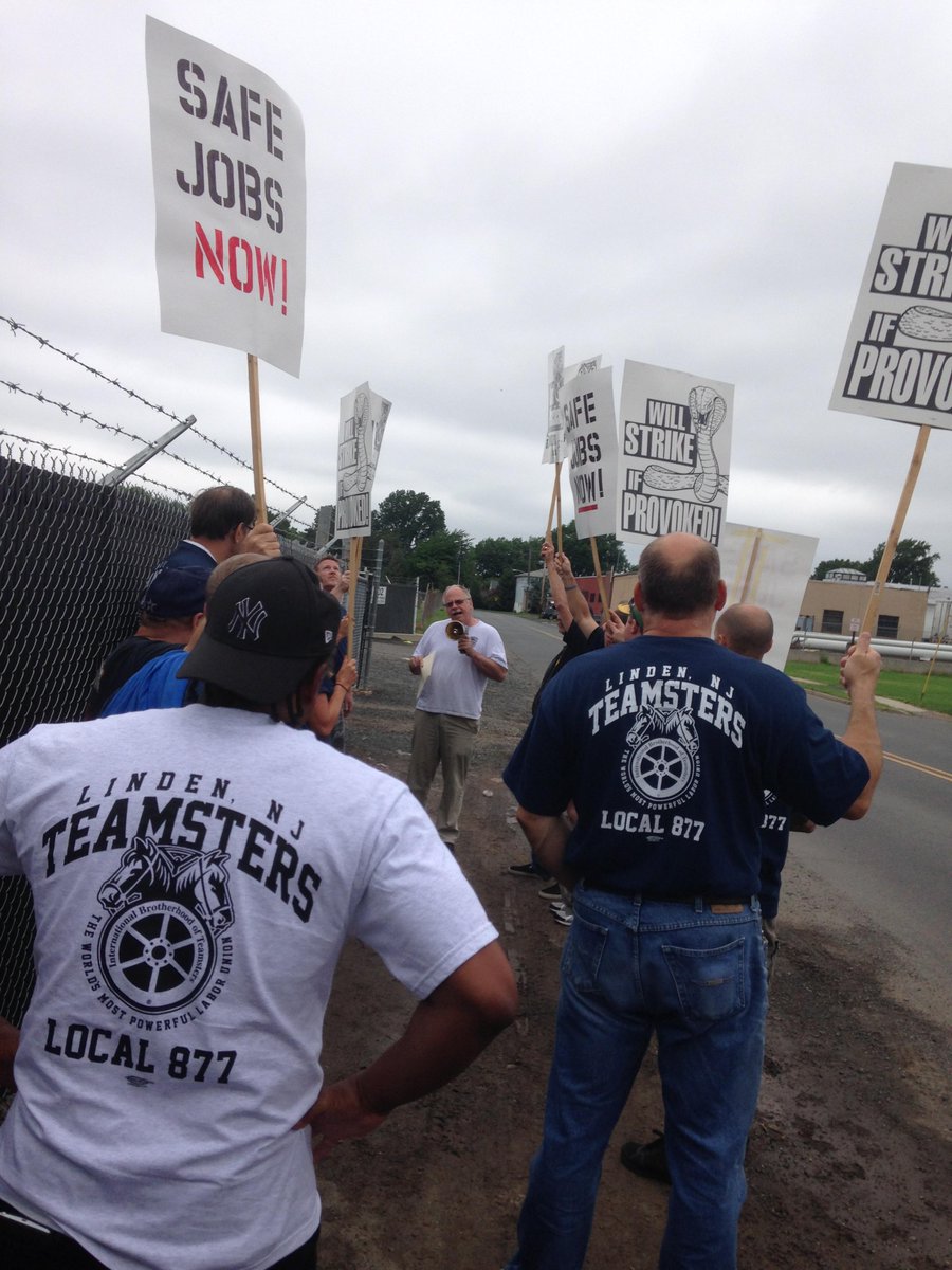 Teamsters877's tweet photo. Thanks to those who came to support your #Teamster Brothers at #Watco - more #safety rallies to come. Stay tuned #1U http://t.co/KkEMGG2Hdp