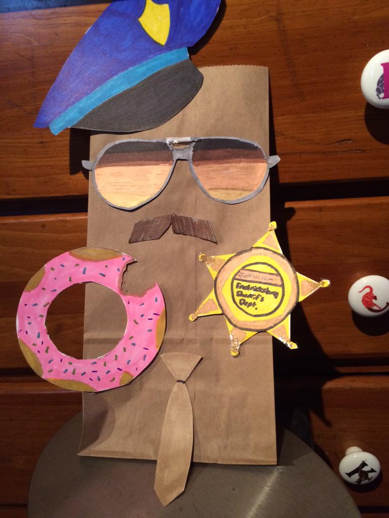cheyenne_k19's tweet photo. Made dads Father's Day present...filling it with his fav candies 😋 http://t.co/aD2SBxyE1L