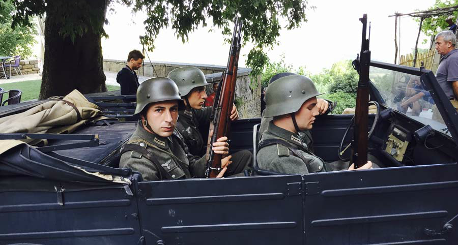 jutarnjihr's tweet photo. Fotografije: U najmanjem gradu na svijetu danas je počelo snimanje ratnog filma #TheLake http://t.co/Qr76wyVgMo http://t.co/47m4OUKyc8