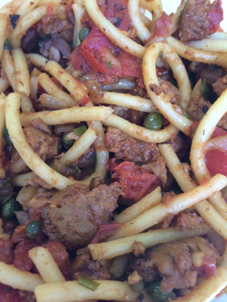 bigmikeeats's tweet photo. Buccatini alla puttanesca, with Field Roast's apple sage sausage #vegan  #bigmikeeats #vegancooking http://t.co/Byby5e2zZK