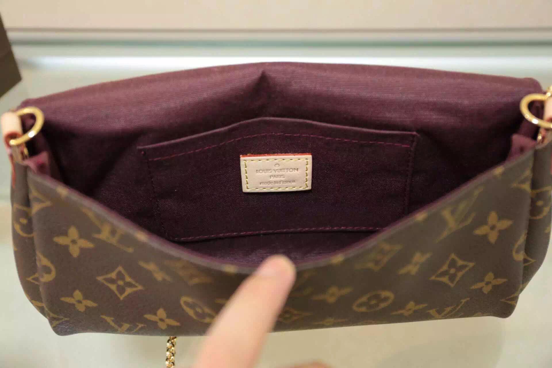 1:1 Louis Vuitton on X: PM Shoulder Bag Monogram M40717 Size: W:9.4(24cm)  / H:5.5(14cm) / D:1.6(4cm) US$85+US$15 delivery charge.   / X