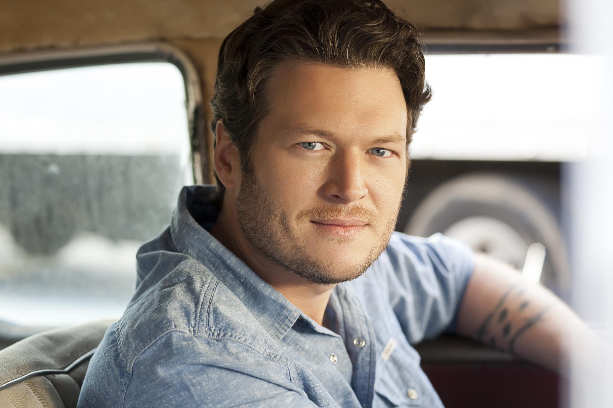 Happy 39th Birthday to Blake Shelton! Wishing you all the best   