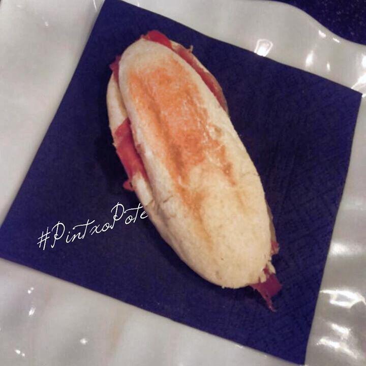 kockaevitoria's tweet photo. Mmm!! No está rico ni nada :) #PintxoPote http://t.co/bajIY3yMda
