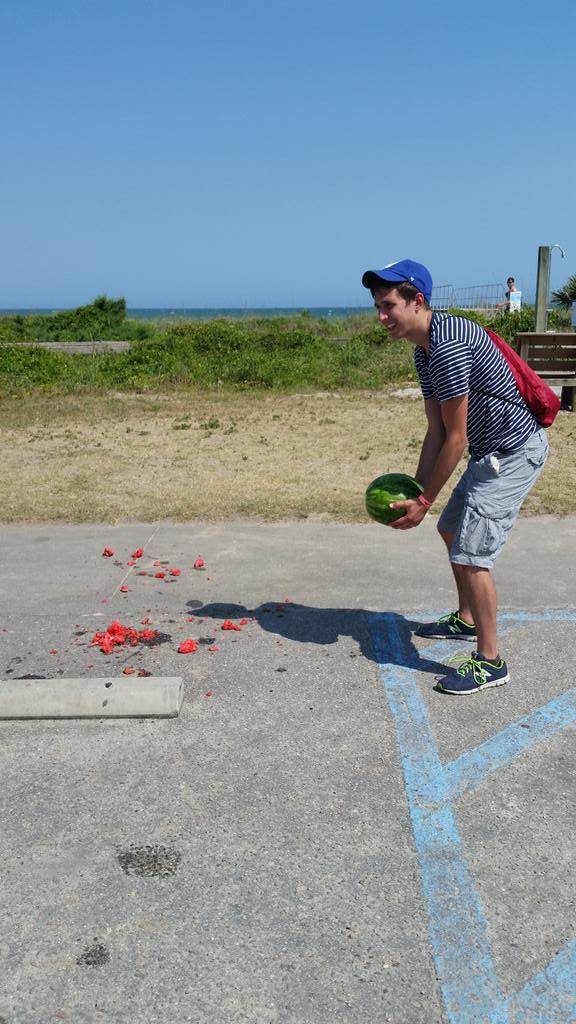 patmontgumgum's tweet photo. So we threw a watermelon today #SLMyrtle15 http://t.co/gfoTQDTgZO
