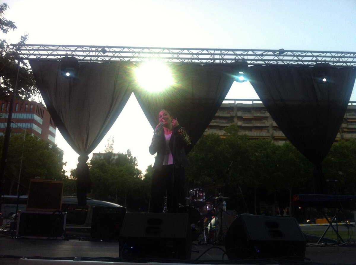 intenzdiagonal's tweet photo. Ainhoa Cantalapiedra ja ha actuat a l'Escenari Principal! #popuart #intenz15 http://t.co/pg9hngcdyA