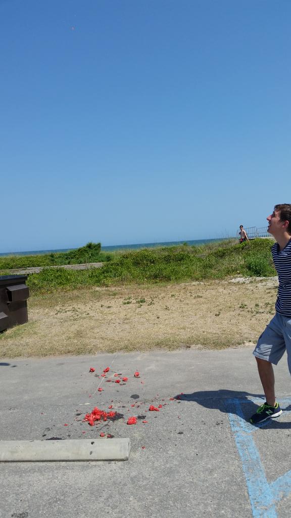 patmontgumgum's tweet photo. So we threw a watermelon today #SLMyrtle15 http://t.co/gfoTQDTgZO