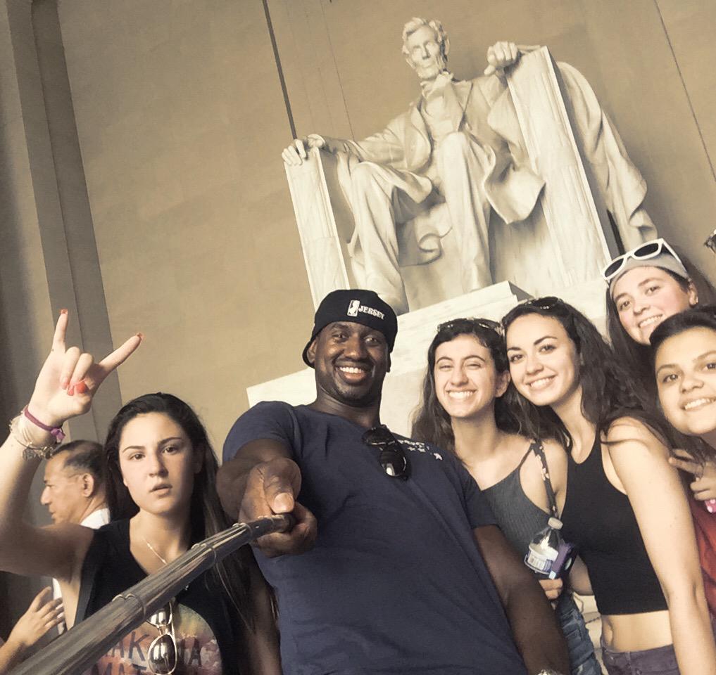 ParamusCathHS's tweet image. #TBT to last week's #FroshFieldTrip! ✌🏻️😎🌇 #PCdoesDC #selfiestick #selfienation