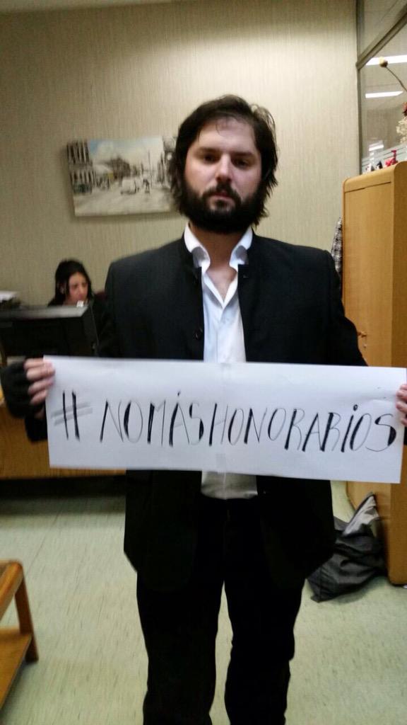 UnionHonorarios's tweet photo. Diputado @gabrielboric dice #NoMasHonorariosPublicos #IgualTrabajoIgualContrato http://t.co/eLMZvMnw8a