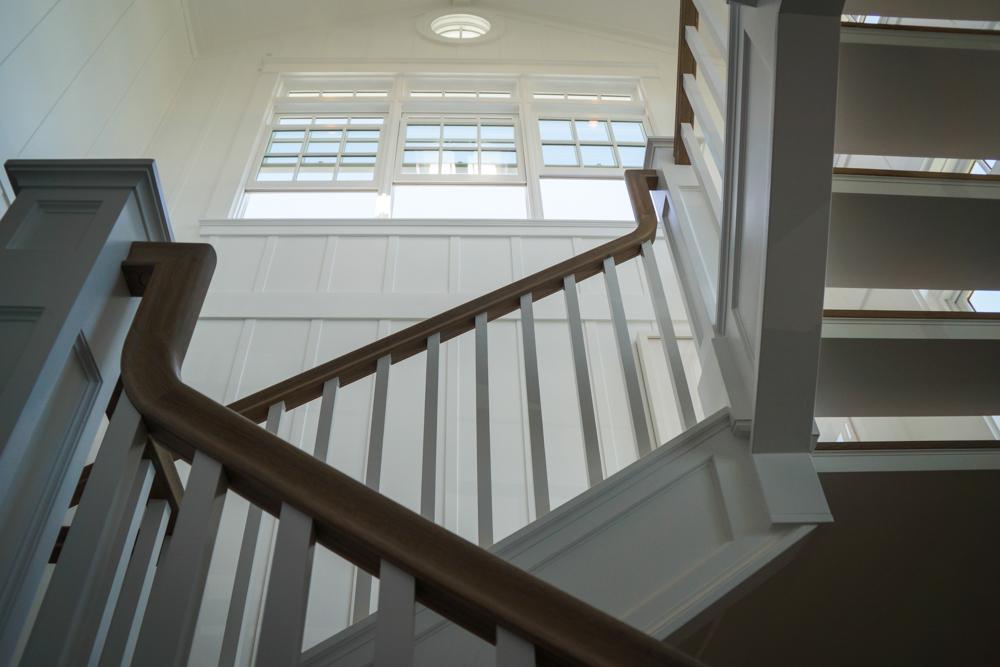 CorinneGail1's tweet image. A1: Grand carved staircases! #Traditional #DesignLUX