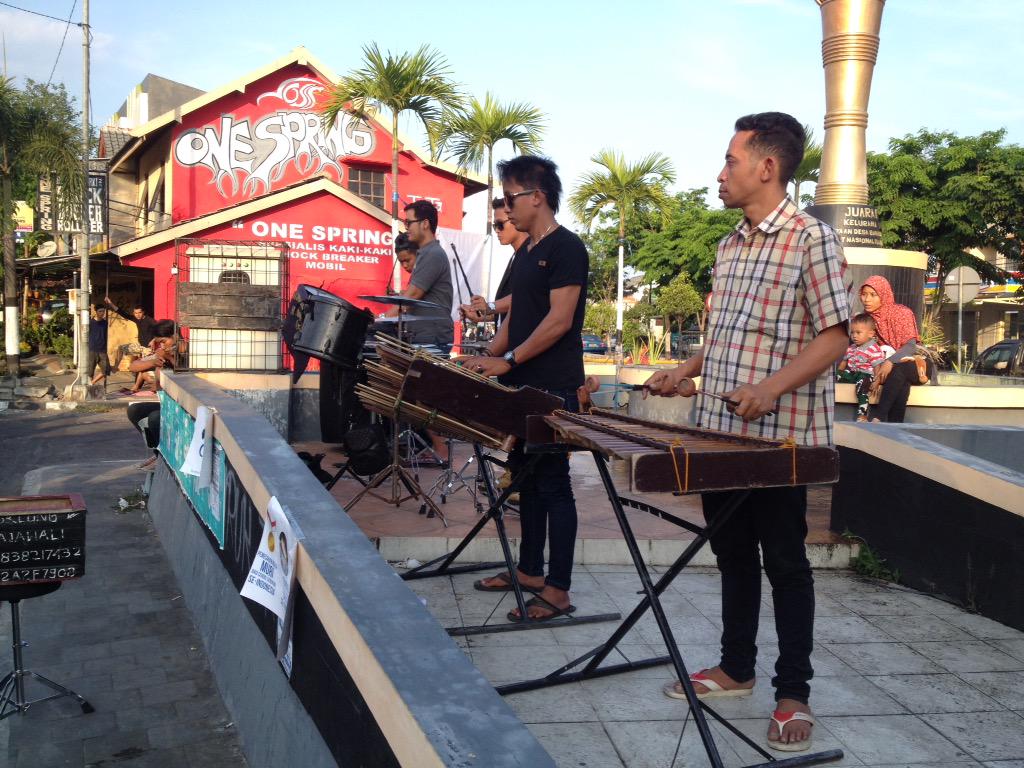 BerandaJogja's tweet photo. Cendoool gaan.. 😚👍 #KASKUSCendolin #eRYe #KaskusCendolinIndonesia http://t.co/GX2PP6RwH2