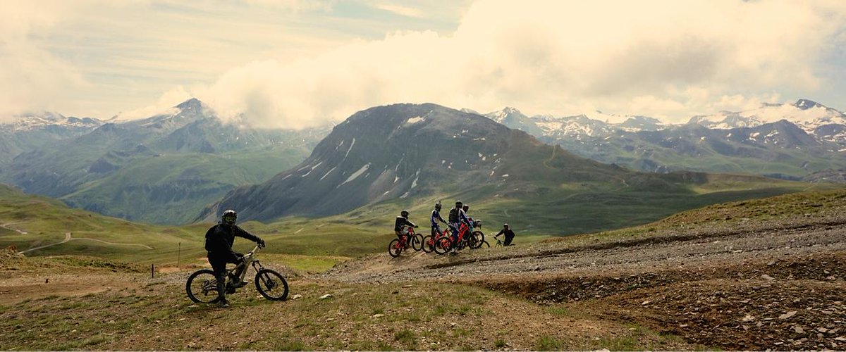 snodroppeshop's tweet photo. warm week.. bike in Tignes !! http://t.co/1fajS1QHEC