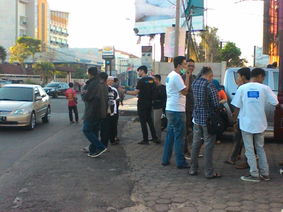 KasKus_RegLpg's tweet photo. Prepare sebelum turun ke jalan #KASKUSCendolin #RegLampung http://t.co/jzdenPPEa5