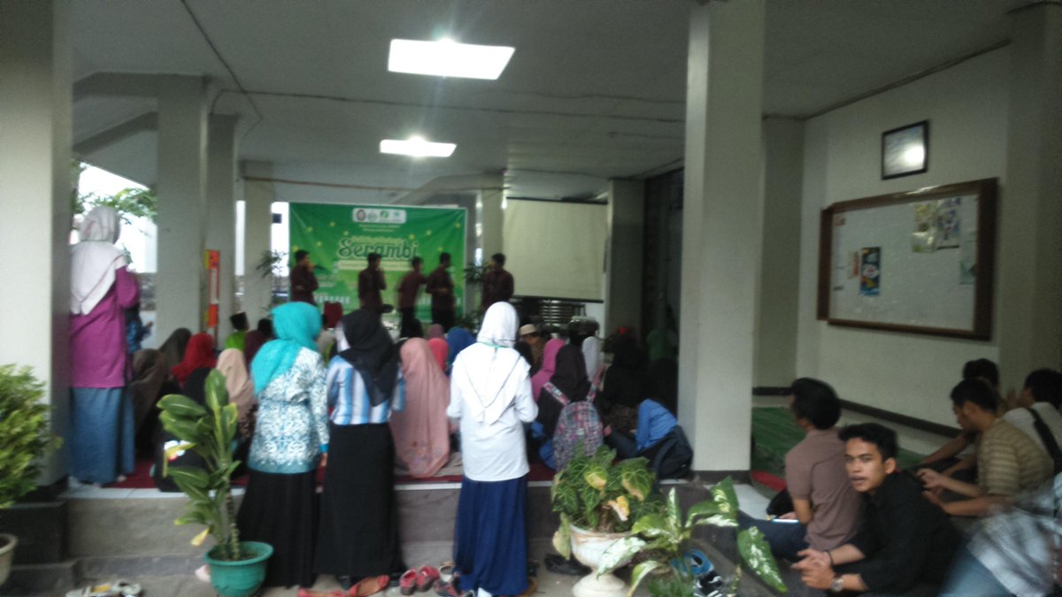Alhamdulillah saat ini acara psikologi berbagi sdg berlangsung :) cc: <a href="/akukharisma/">KHARISMA FIB UNDIP</a> <a href="/INSANIUNDIP/">LDK Insani UNDIP</a> <a href="/mizanFEBundip/">Mizan FEB Undip</a>