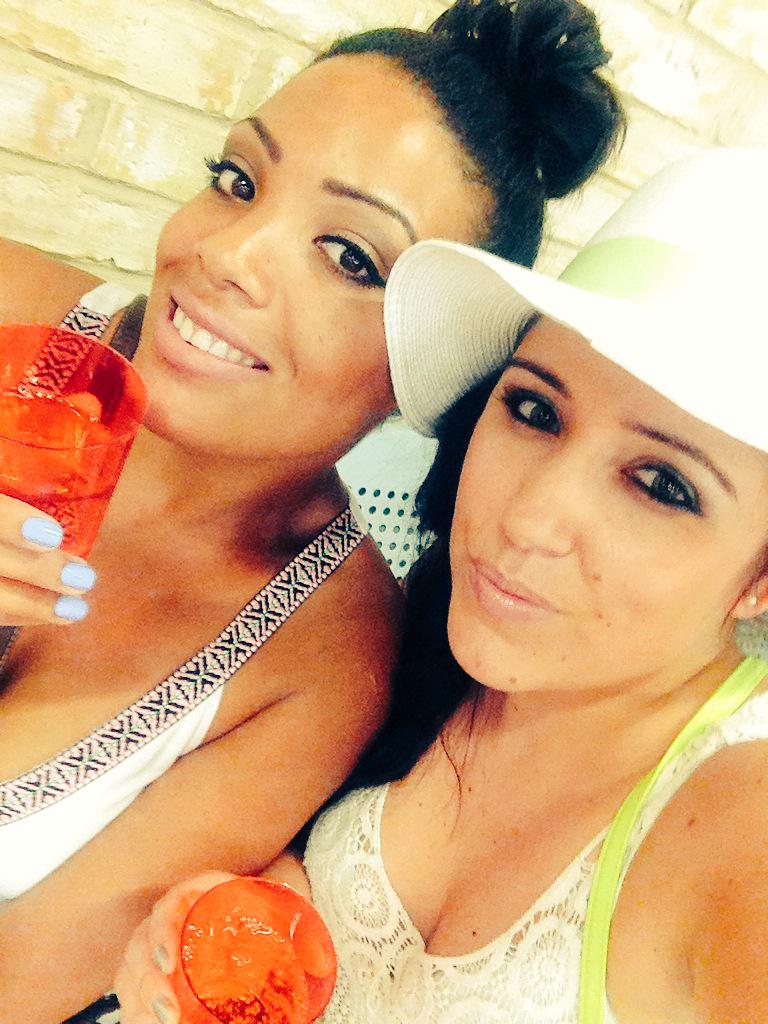 katyjane12's tweet photo. On route to wireless #champers#funtimes#excited @carlisa84 @CollieBuddz http://t.co/dx2Pka1ZWG