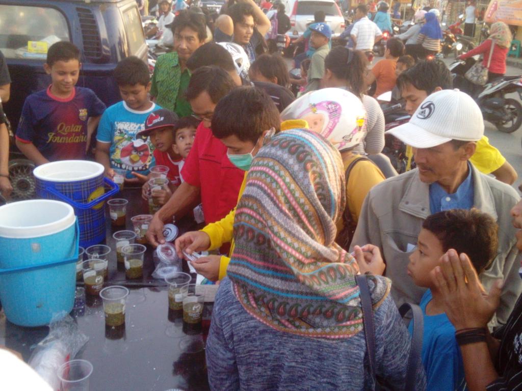 CaesarKaskus's tweet photo. cendol mulai ludes gan.. :D #KASKUSCendolin #RegBanten http://t.co/Ks1ZDhdTfS