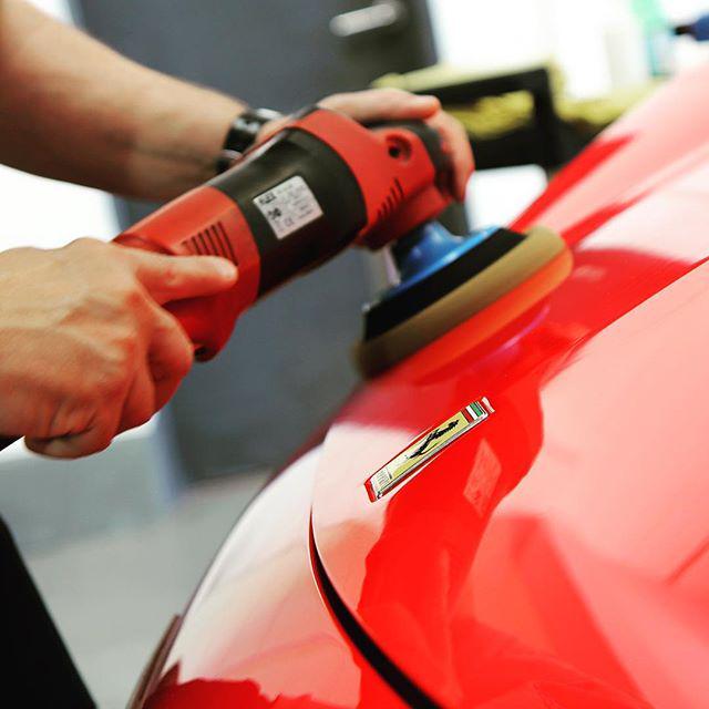 OnlyFerrariPics's tweet photo. #ferarri #458italia #uf #brandshatch #paintcorrection #flexmachinepolishers #kochchemie #detailing #ultimatefinish … http://t.co/eN1HotTC79