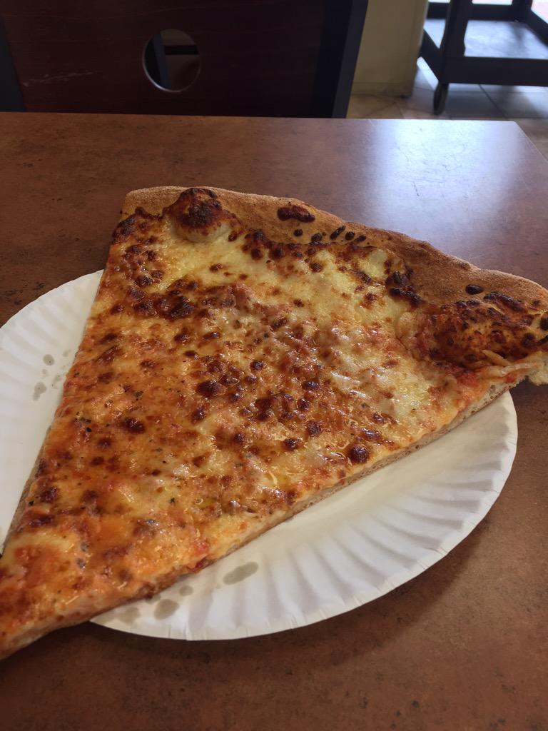 TrainRedd's tweet image. "Best Pizza in Town" tinyurl.com/okvcvhq