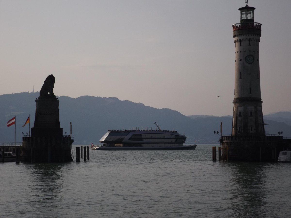 simona_marti's tweet photo. a ship of young scientists to new challenges and new goals #LiNo15 http://t.co/rKOvexpENC